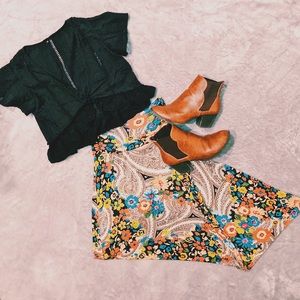 Cute Maxi skirt with hippie print on it